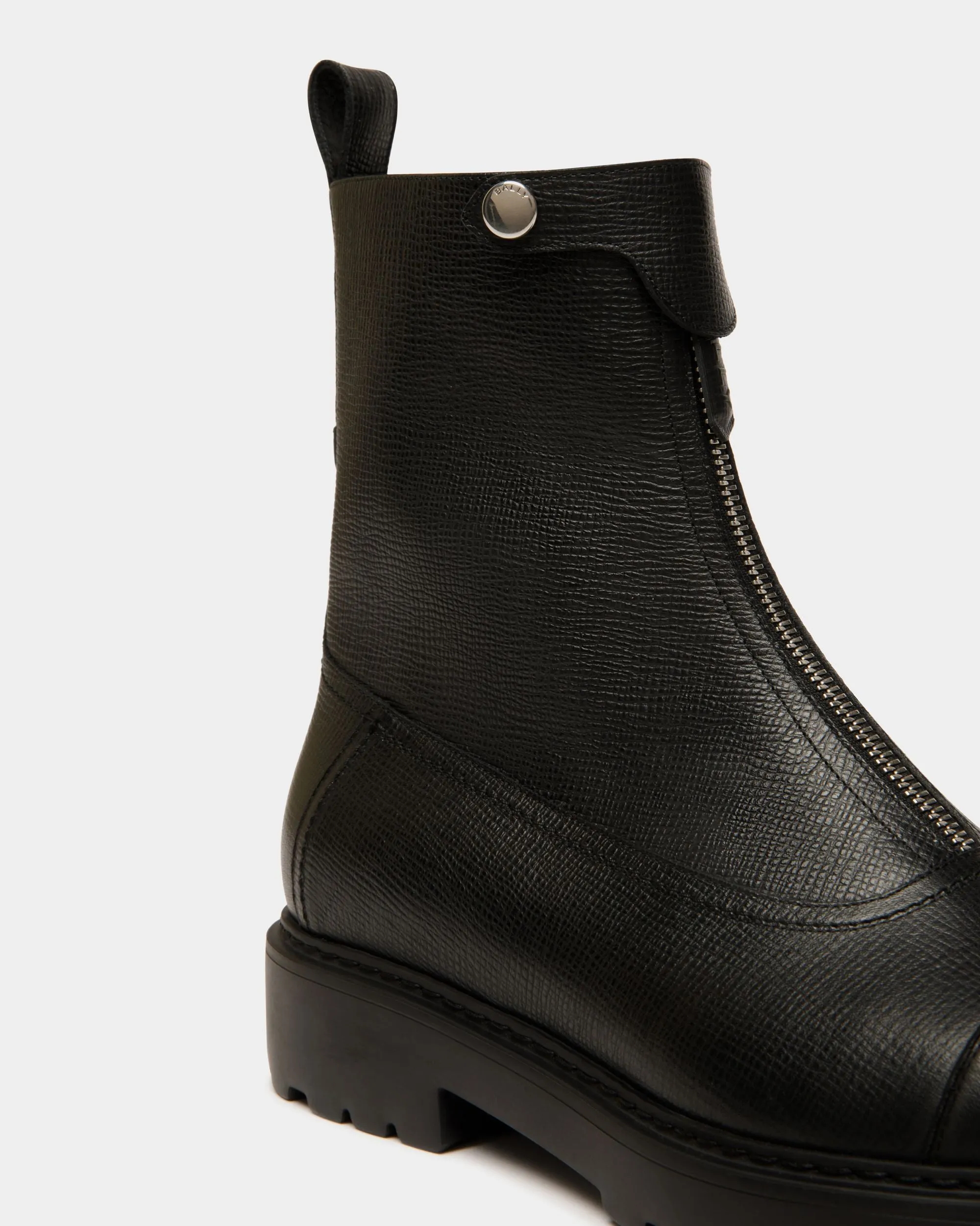 Gusto Bootie in Black Grained Leather 